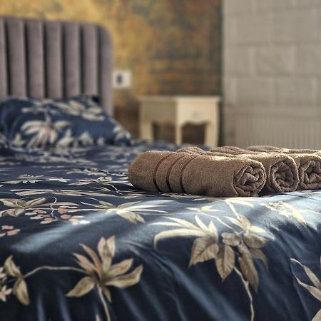 Апартаменты Chic Flat - 24 H Self Checkin-Free Parking In The Yard Флорешты Экстерьер фото