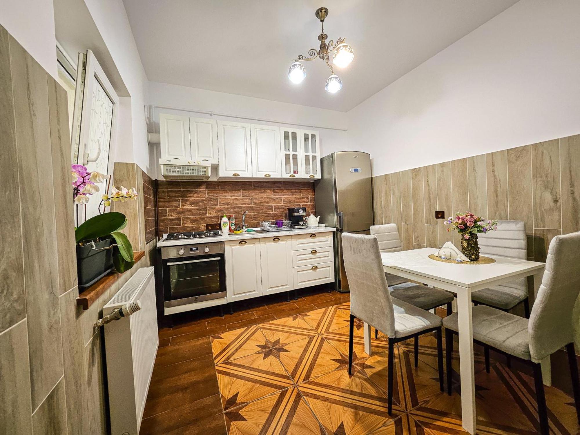 Апартаменты Chic Flat - 24 H Self Checkin-Free Parking In The Yard Флорешты Экстерьер фото