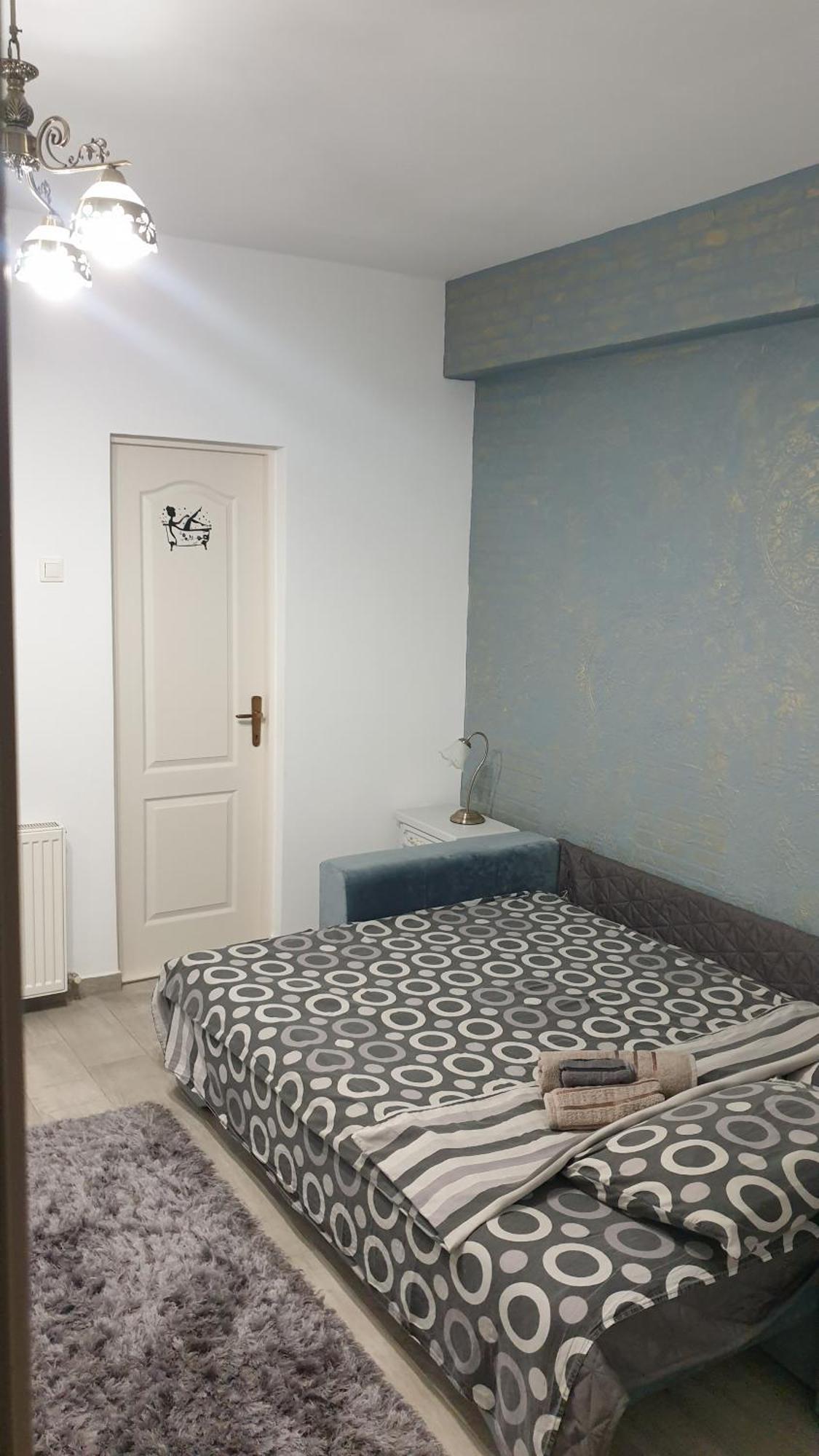 Апартаменты Chic Flat - 24 H Self Checkin-Free Parking In The Yard Флорешты Экстерьер фото